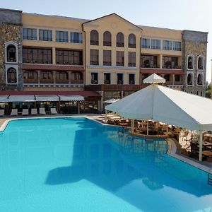 Caucasus Hotel Erevan Exterior photo