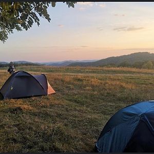 Offcamping Bobicesti: Rustic Camping with Water Source Hotel Exterior photo