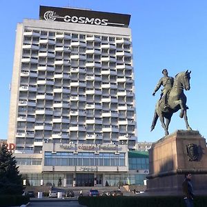 Cosmos Hotel Chisinau Exterior photo