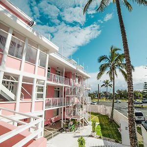 The Pink Hotel Coolangatta Gold Coast Exterior photo