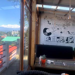 Hideout Backpackers Hostel Darjeeling  Exterior photo