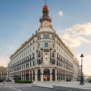 Four Seasons Hotel Madrid Exterior photo