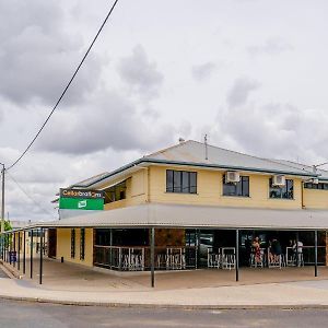 Capella Hotel Motel Exterior photo