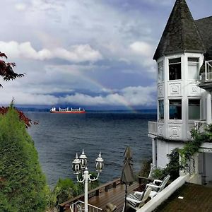 Walkon Waterfront Castle Cove Inn Chemainus Exterior photo