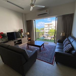 By The Sea- Pool And Sea View Appartement Batu Feringgi Exterior photo