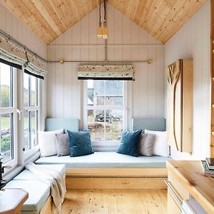 Unique Tiny House With Wood Fired Roll Top Bath In Heart Of The Cairngorms Ballater Exterior photo