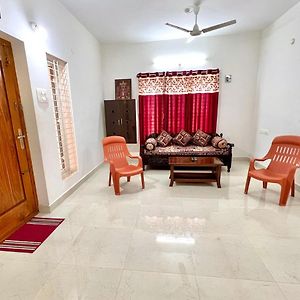 Truelife Homestays - Alamelu Avenue - Fully Furnished Ac 2Bhk Apartments In Tirupati - Walkable To Restaurants & Super Market - Fast Wifi - Kitchen - Easy Access To Airport, Railway Station, Sri Padmavathi & Tirumala Temple Exterior photo