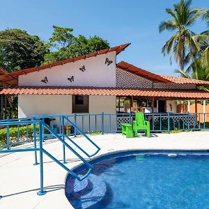Poolside Beach House At Pangea Lodge Manzanillo (Limon) Exterior photo