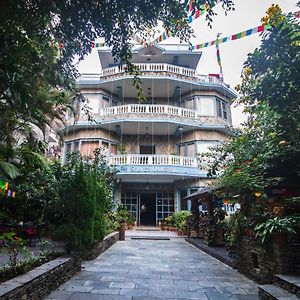 Hotel Silver Oaks Inn Pokhara Exterior photo