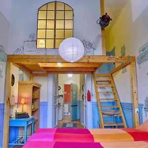 Lavender Circus Hostel, Doubles & Ensuites Budapest Exterior photo