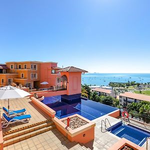 Martinique Whitsunday Resort Airlie Beach Exterior photo