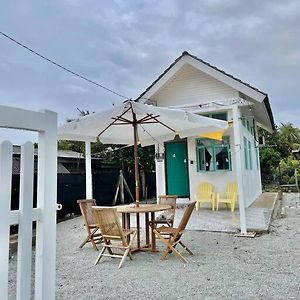 Sea Kecil Tiny House Near Jetty Of Kuala Besut Villa Kampong Nail Exterior photo