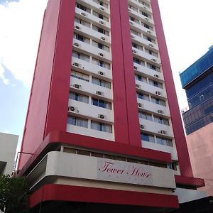 Hotel Tower House Suites Panama Stadt Exterior photo