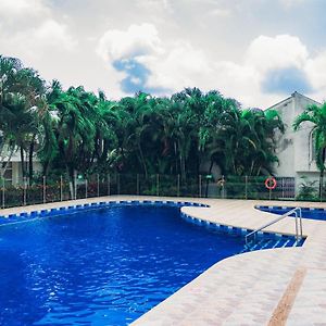 Casa de descanso con Jacuzzi privado - Girardot Villa Exterior photo