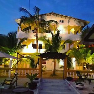 Hotel Cocotal Isla Grande Exterior photo