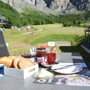 Campingplatz mit Restaurant&Sportarena Leukerbad Exterior photo