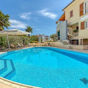 Apartment Complex Irena With Pool Poreč Exterior photo