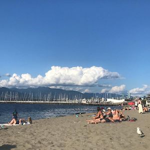 Heart Of Kitsilano Area,5 Mins Walk To Kits Beach,No Share With Other People Stay Vancouver Exterior photo