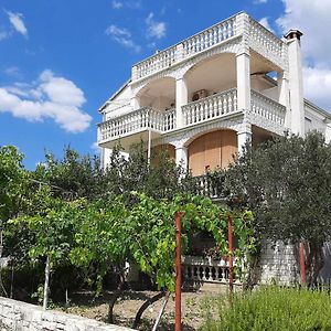 Apartments And Rooms With Parking Space Kastel Stafilic, Kastela - 18673 Exterior photo