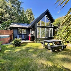 Beautiful Oceanfront Cabin With Hot Tub! - Gone With The Wind Ucluelet Exterior photo