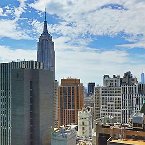 Hilton Garden Inn New York - Times Square Central Exterior photo