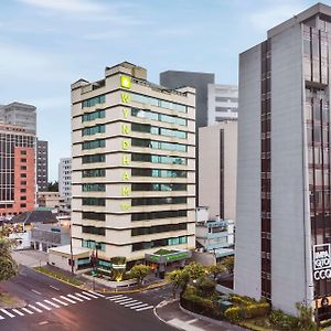 Hotel Wyndham Garden Quito Exterior photo