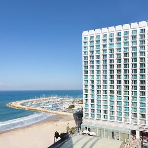 Crowne Plaza Tel Aviv Beach Exterior photo