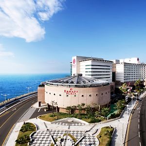 Ramada Plaza By Wyndham Jeju Ocean Front Hotel Exterior photo