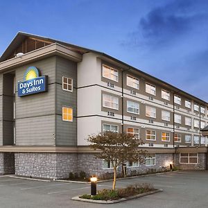 Days Inn & Suites By Wyndham Langley Exterior photo