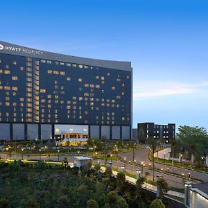 Hyatt Regency Gurgaon Hotel Exterior photo