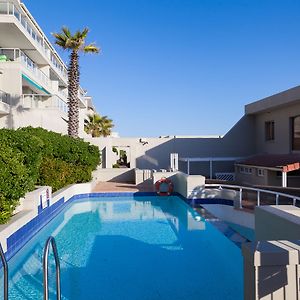 Dolphin Beach Hotel Self Catering Apartments Bloubergstrand Exterior photo