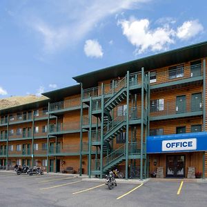 Travelodge By Wyndham Gardiner Yellowstone Park North Entr Exterior photo