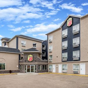 Hotel Super 8 By Wyndham Grande Prairie Exterior photo