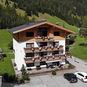 Pension Alpenperle Hotel Holzgau Exterior photo