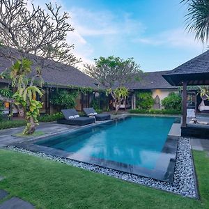 Villa Peppers Seminyak Exterior photo