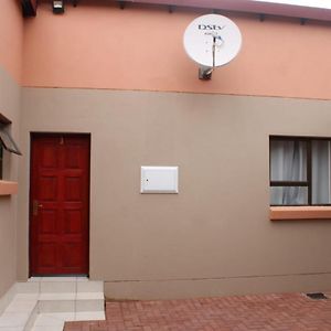 Connesione Mogwase Aparthotel Mabele-a-Podi Exterior photo