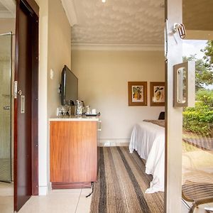 The Victoria Falls Deluxe Suites Exterior photo