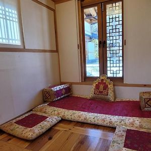 Chaehyodang Hanok Stay Seoul Exterior photo