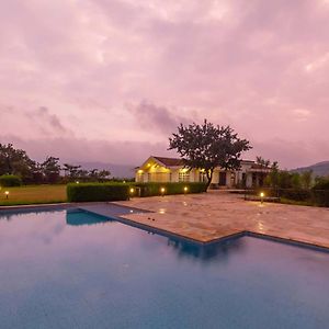 Stayvista'S Shivom Villa 12 - A Serene Escape With Views Of The Valley And Lake Lonavala Exterior photo