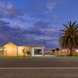 Country Gardens Motor Inn Cowra Exterior photo