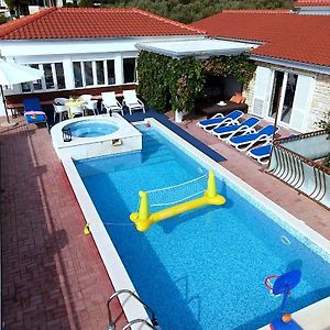 Villa Lucia With Private Pool And A Whirlpool Vis Exterior photo