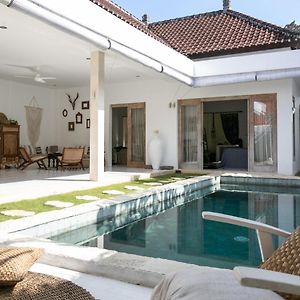 Villa Paz Bali Canggu Exterior photo