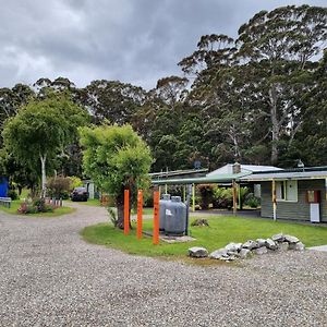 Strahan Backpackers Exterior photo