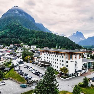 Grand Hotel Bellevue Åndalsnes Exterior photo