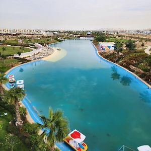 Damac Hills 2 Retreat- Tranquil Luxe, Beyond City With Waterpark Dubái Exterior photo
