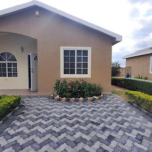 Charming 2-Bed House In Portmore Gated Community Villa Exterior photo