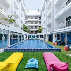 Viva Dash Hotel Seminyak Exterior photo