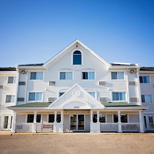 Travelodge Suites By Wyndham Regina - Eastgate Bay Exterior photo