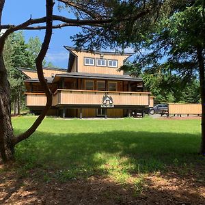 Wild Pines Cabins Surrey Exterior photo