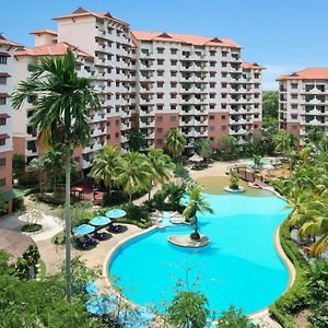 Holiday Inn Resort Batam Sekupang Exterior photo